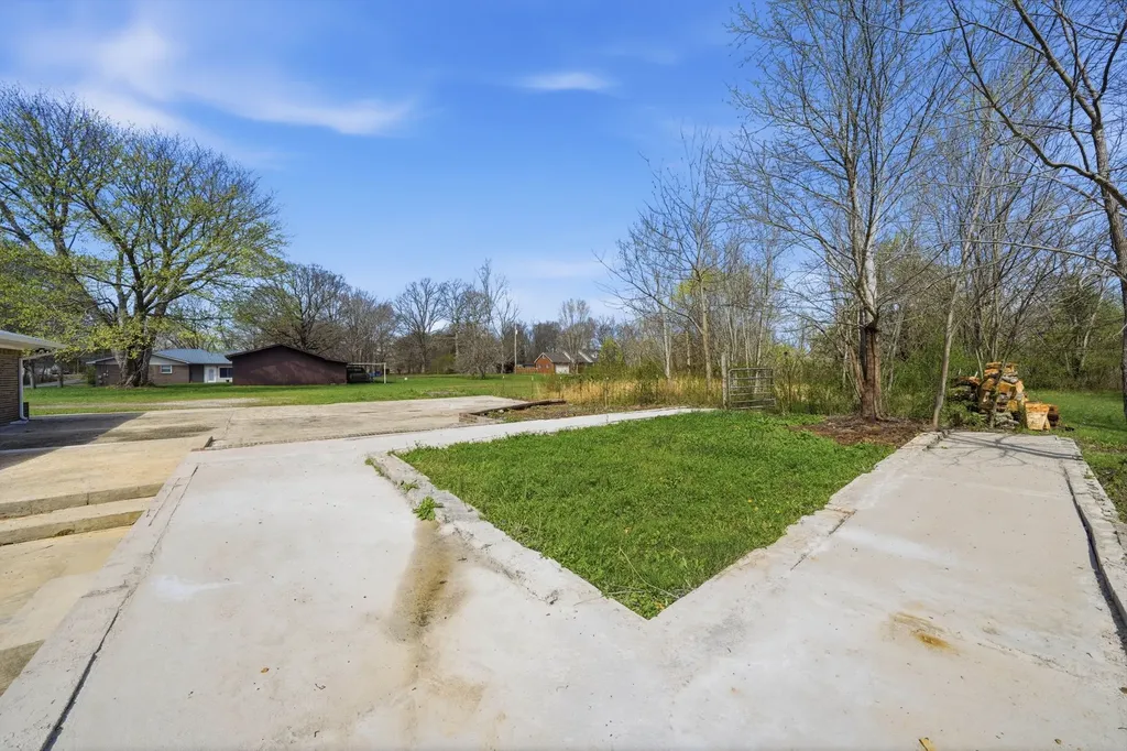 166 Bains Road Hillsboro TN 37342
