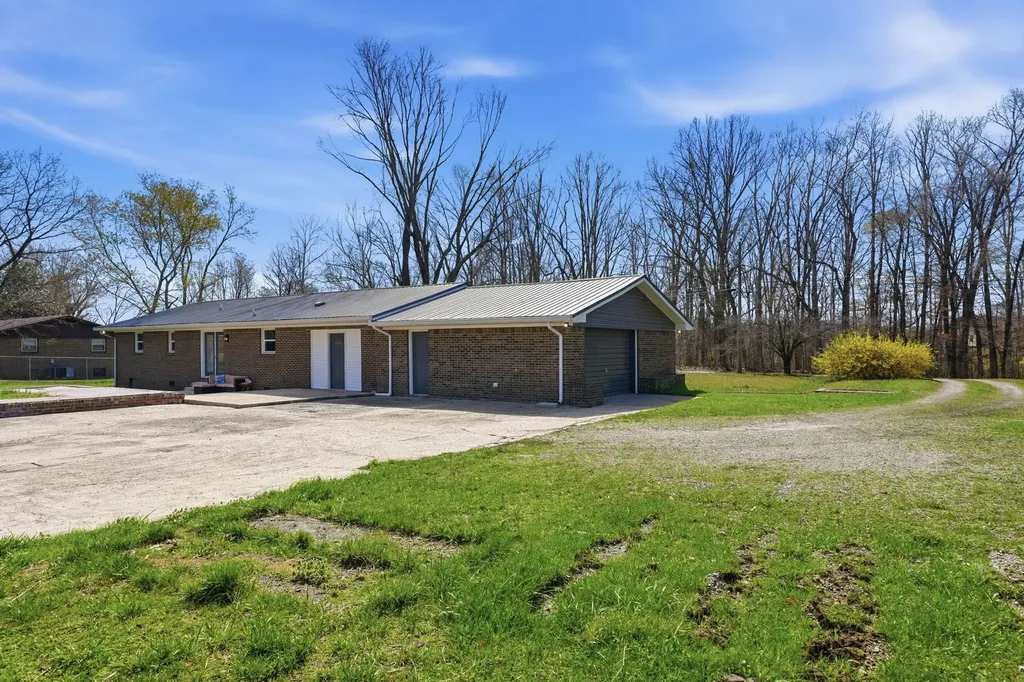 166 Bains Road Hillsboro TN 37342