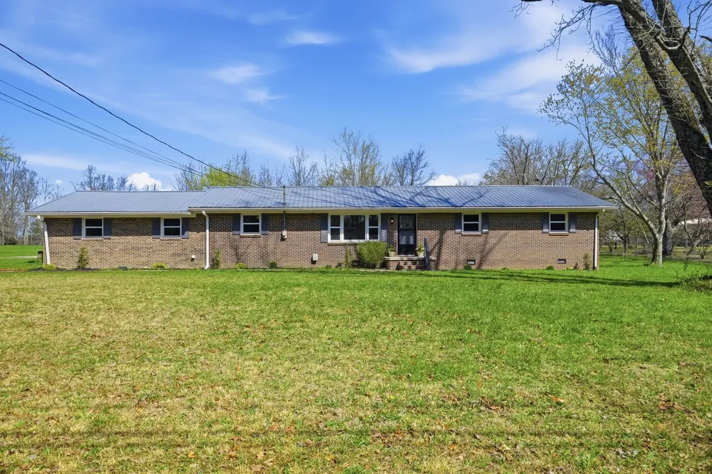 166 Bains Road Hillsboro TN 37342