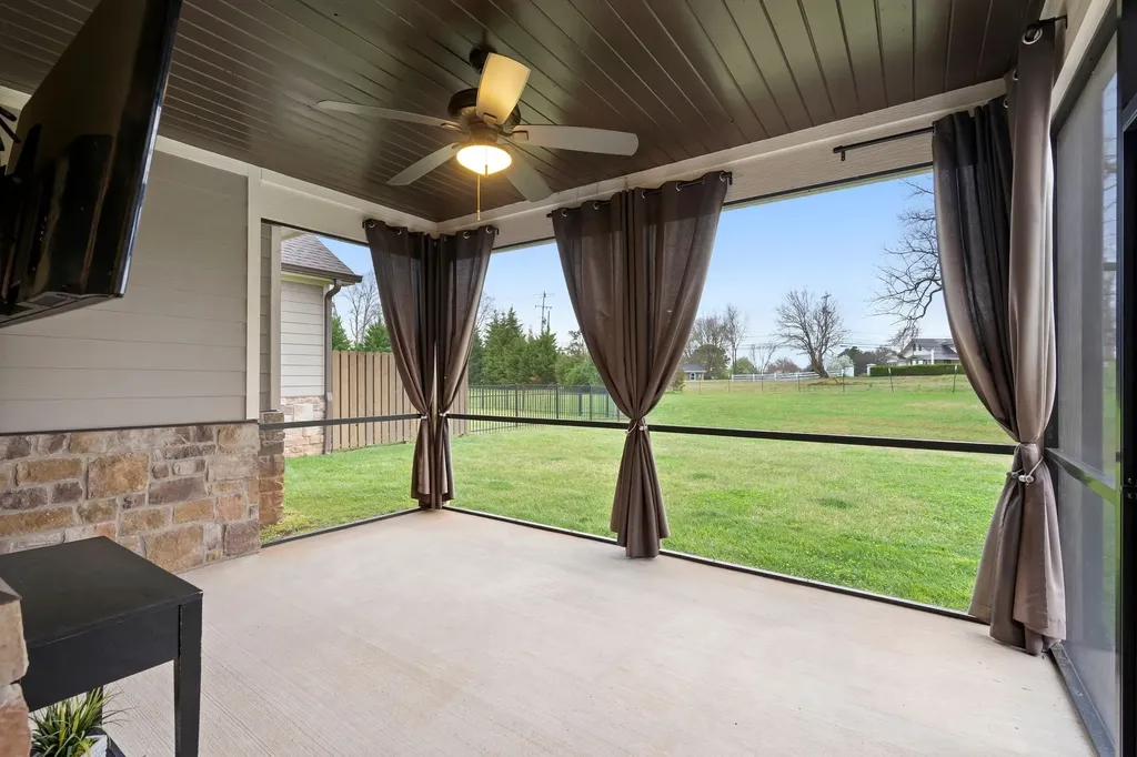 52 Island Way Winchester TN 37398