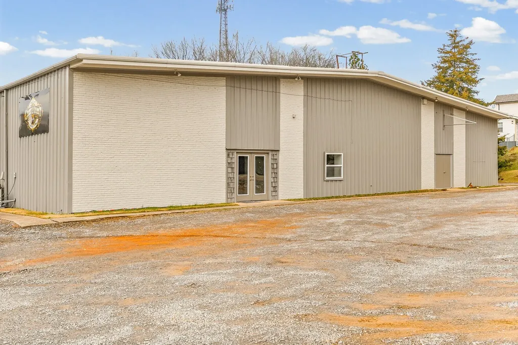 1379E Ashland City Road Clarksville TN 37040