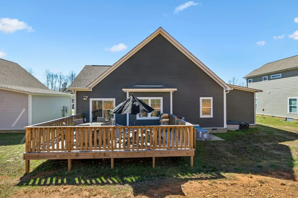 20 Sycamore Rdg, W Burns TN 37029