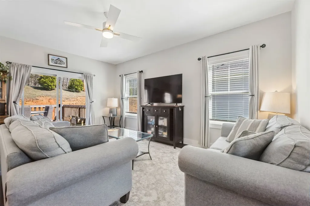 20 Sycamore Rdg, W Burns TN 37029