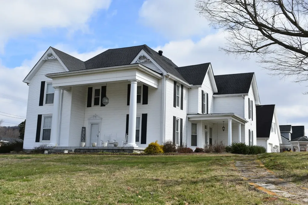 618 Main St, N Carthage TN 37030