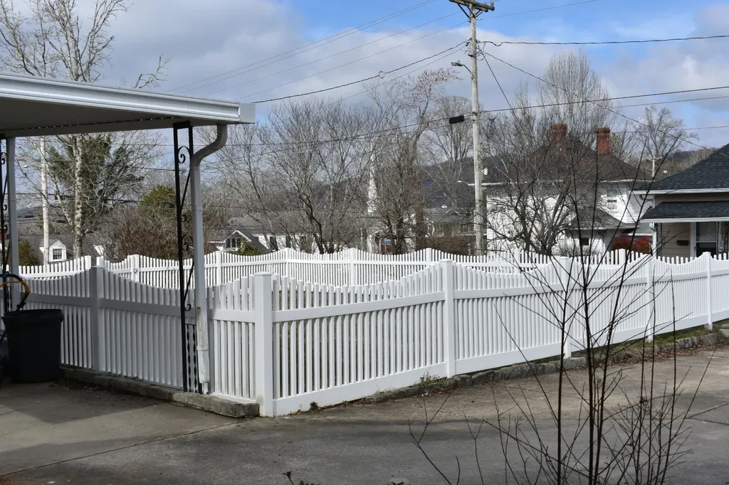 618 Main St, N Carthage TN 37030