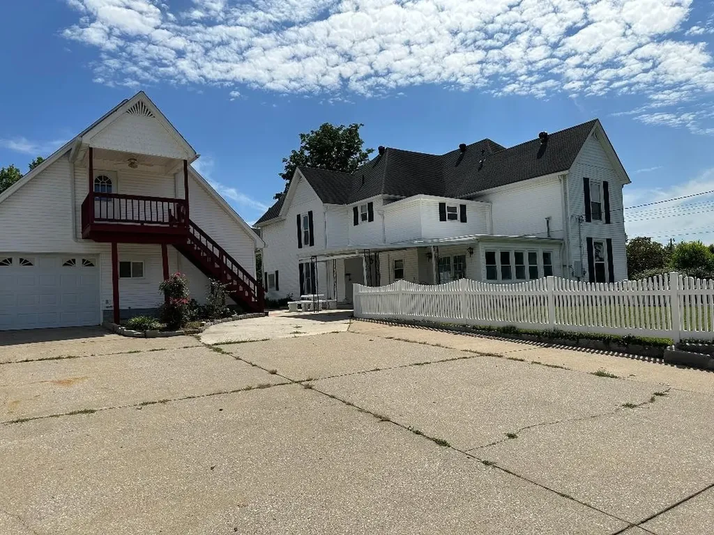 618 Main St, N Carthage TN 37030