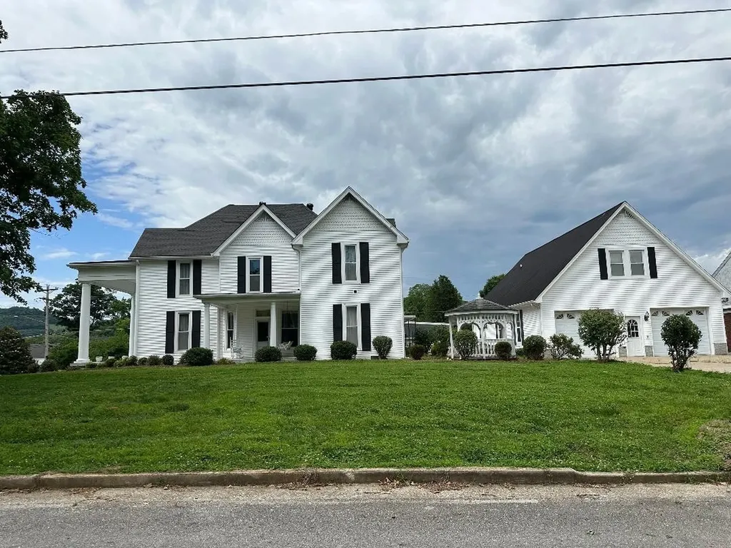 618 Main St, N Carthage TN 37030