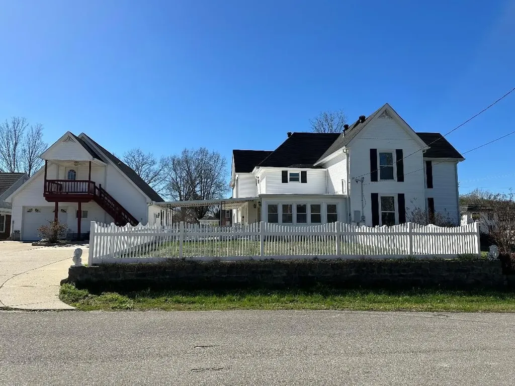 618 Main St, N Carthage TN 37030