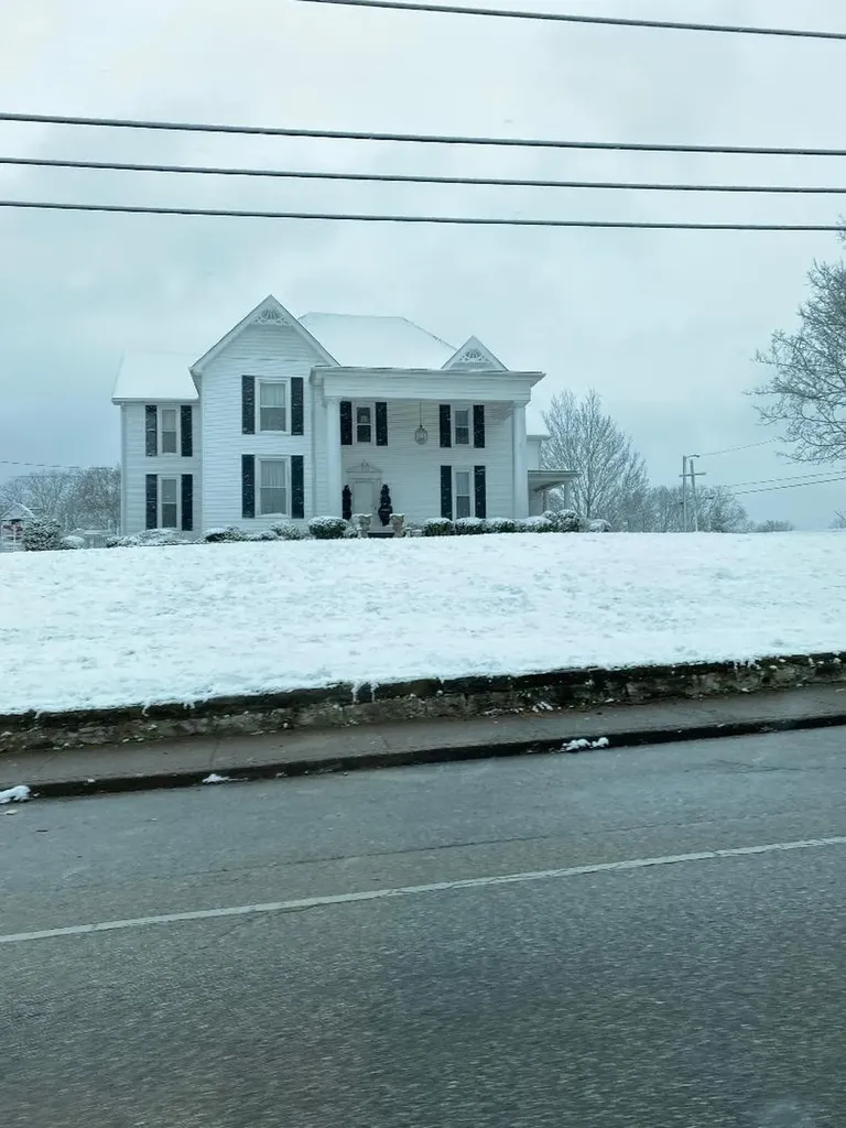 618 Main St, N Carthage TN 37030