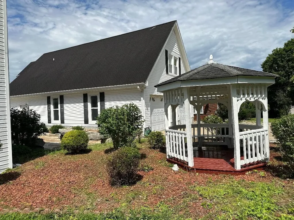 618 Main St, N Carthage TN 37030