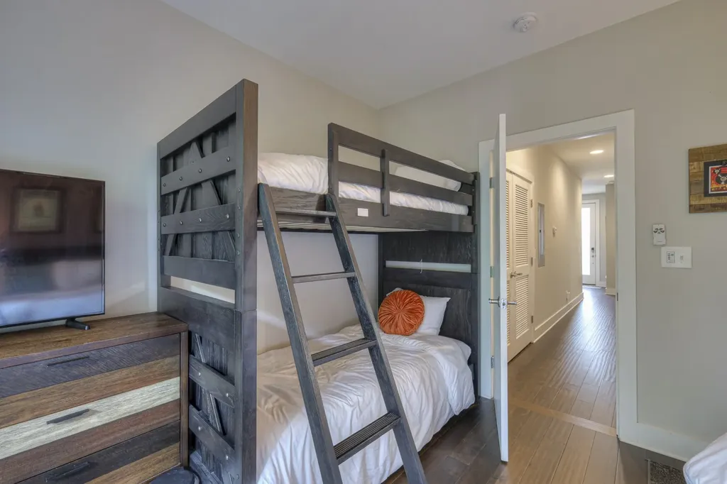 64 Fern Avenue Nashville TN 37207