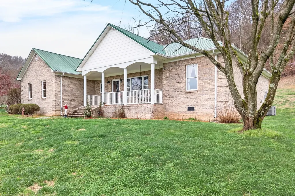 444 Mackie Road Sparta TN 38583