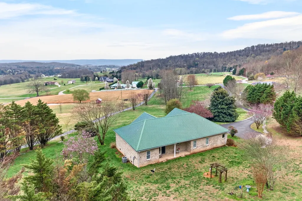 444 Mackie Road Sparta TN 38583