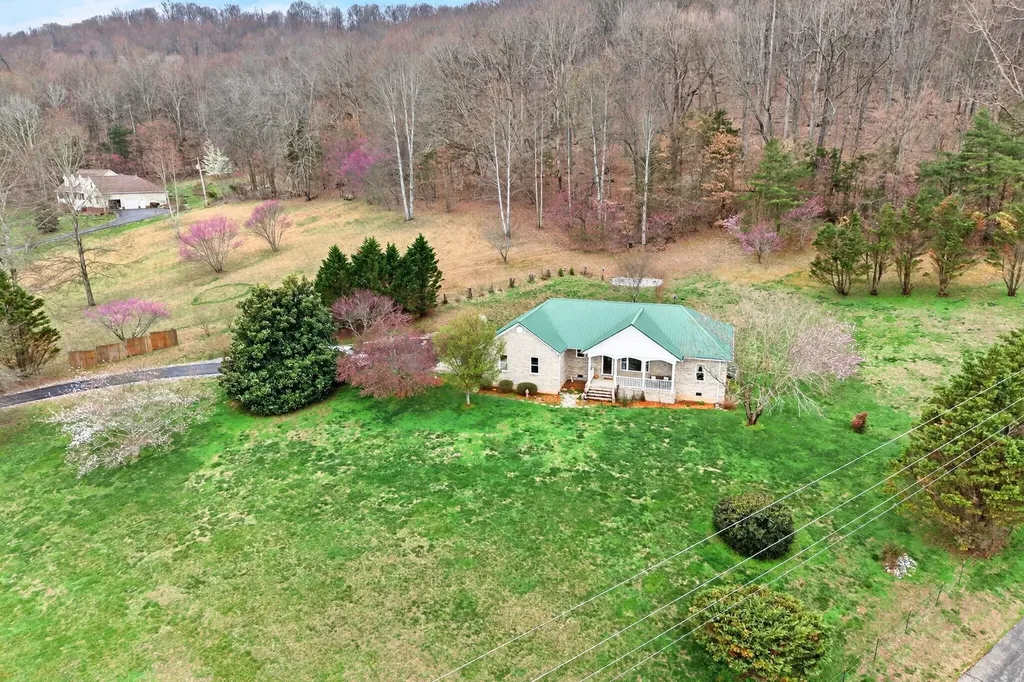444 Mackie Road Sparta TN 38583