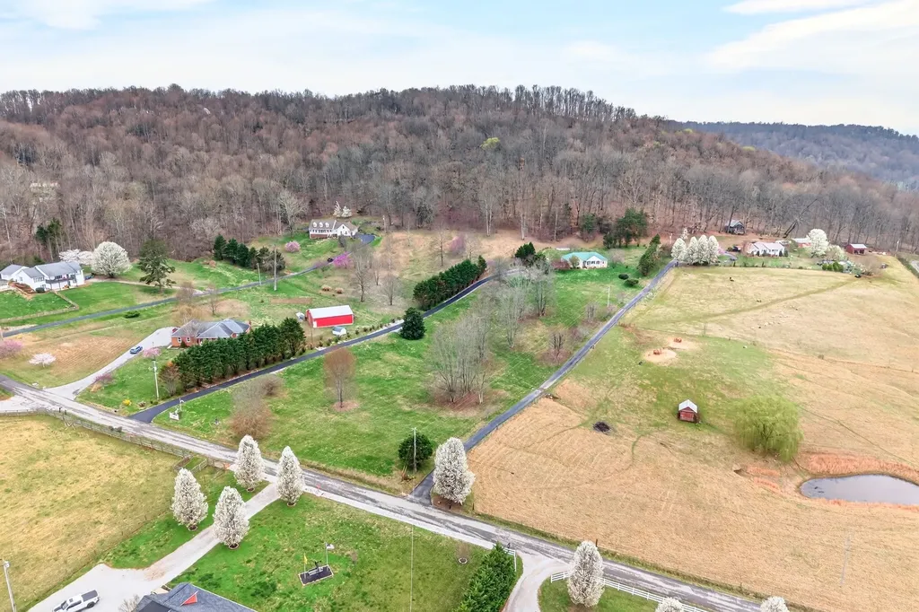 444 Mackie Road Sparta TN 38583