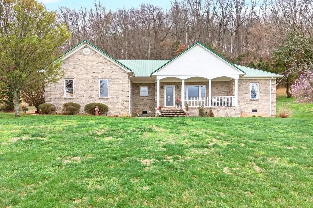 444 Mackie Road Sparta TN 38583