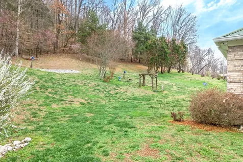 444 Mackie Road Sparta TN 38583