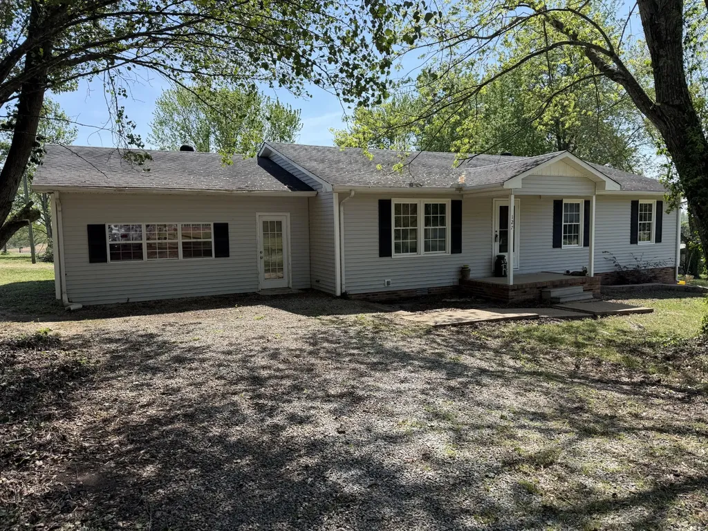 127 Michael Circle Lawrenceburg TN 38464