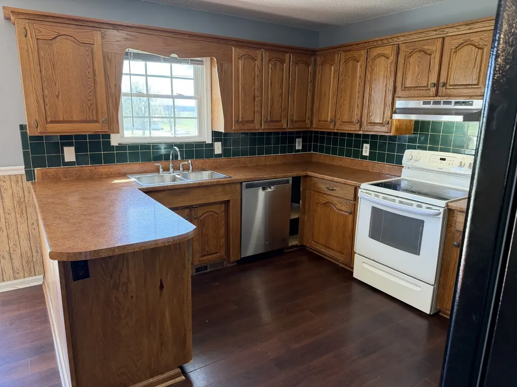 127 Michael Circle Lawrenceburg TN 38464