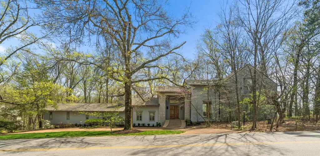 5870 Fredricksburg Drive Nashville TN 37215