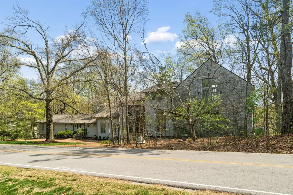 5870 Fredricksburg Drive Nashville TN 37215