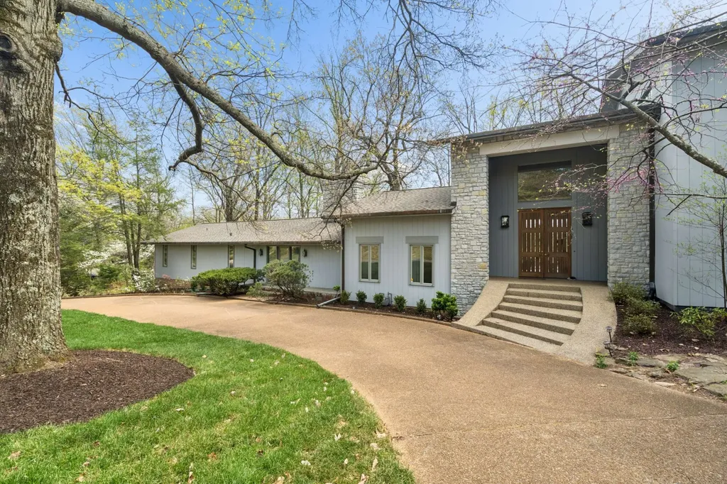5870 Fredricksburg Drive Nashville TN 37215