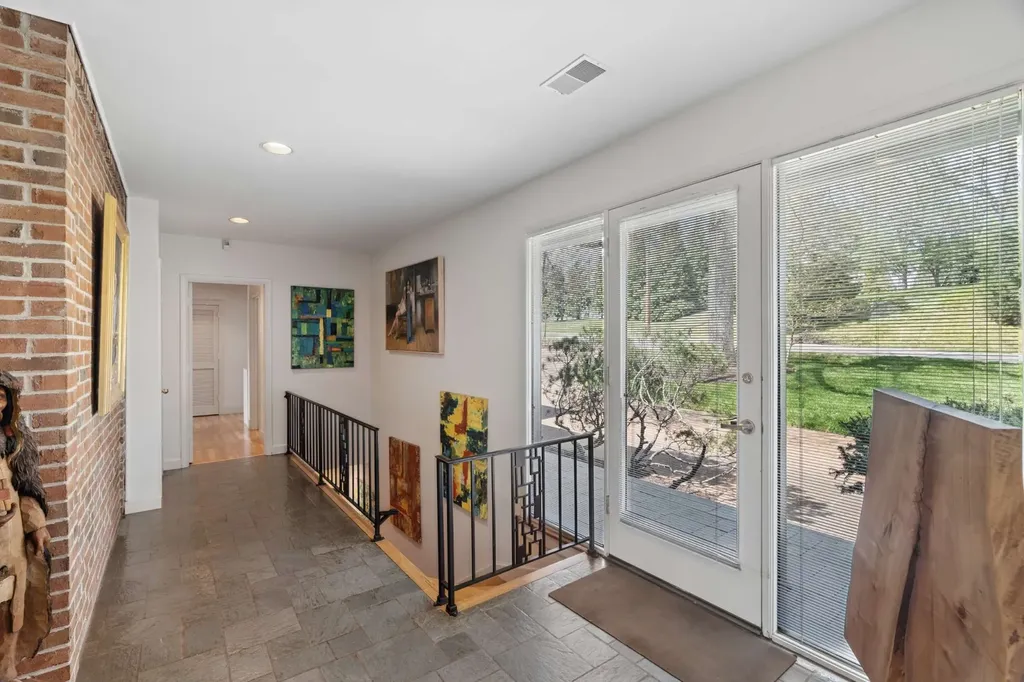 5870 Fredricksburg Drive Nashville TN 37215