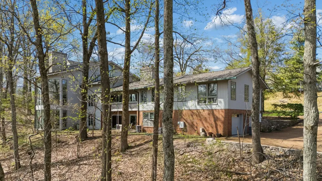 5870 Fredricksburg Drive Nashville TN 37215