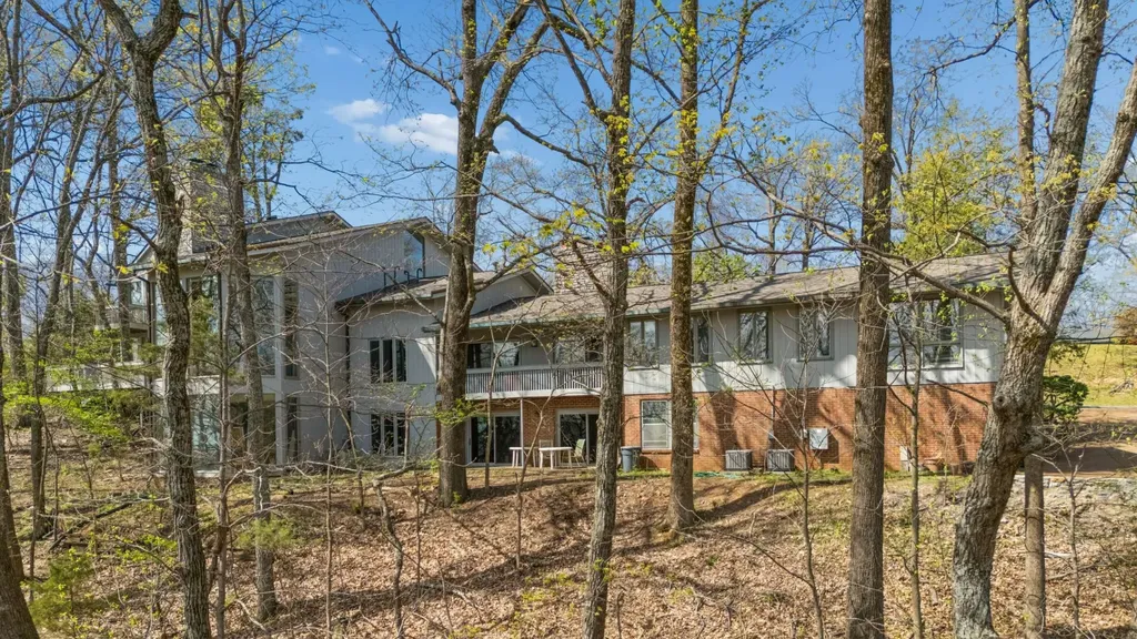 5870 Fredricksburg Drive Nashville TN 37215