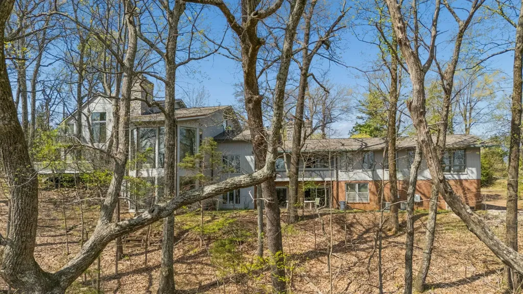 5870 Fredricksburg Drive Nashville TN 37215