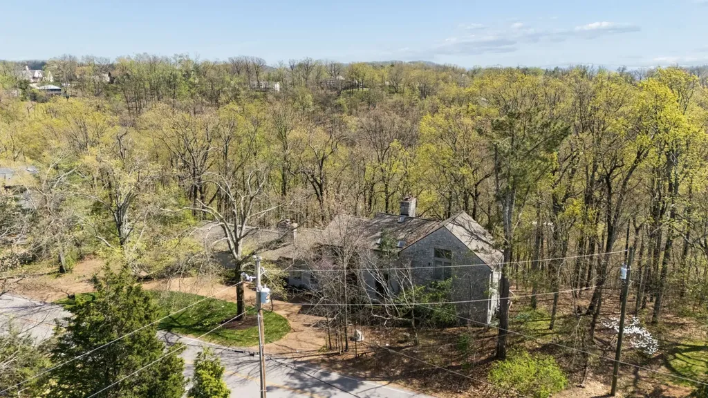 5870 Fredricksburg Drive Nashville TN 37215