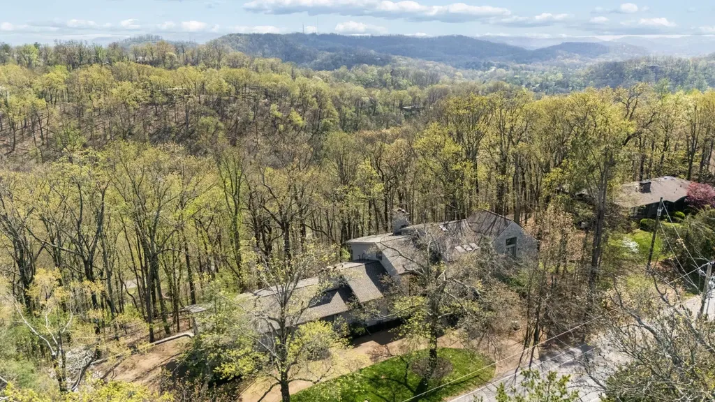 5870 Fredricksburg Drive Nashville TN 37215
