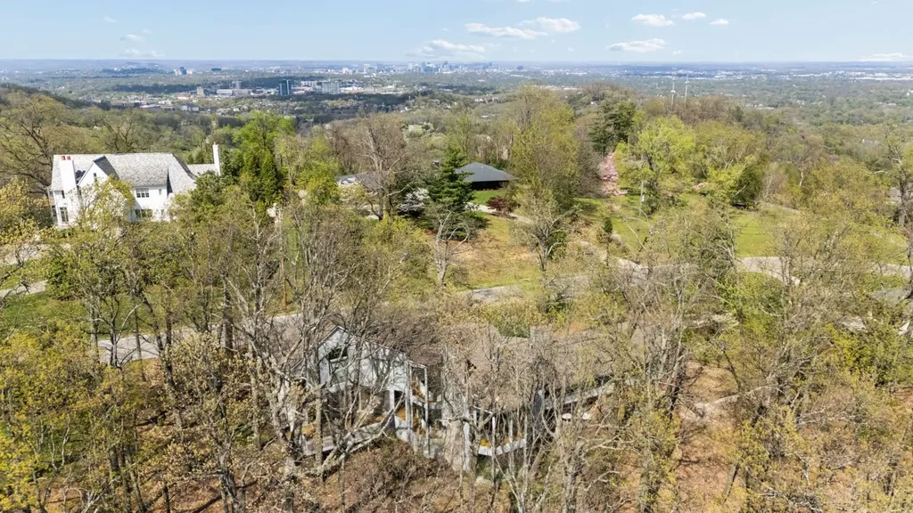 5870 Fredricksburg Drive Nashville TN 37215
