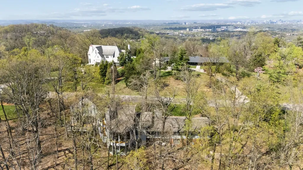 5870 Fredricksburg Drive Nashville TN 37215