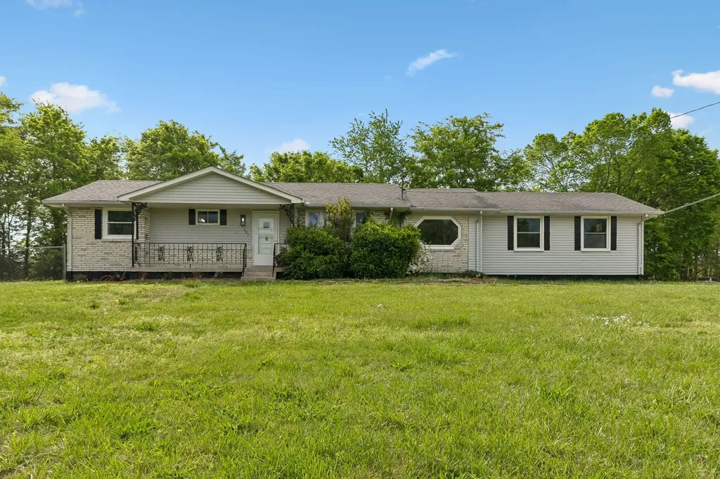 1003 Twin Creek Road Charlotte TN 37036