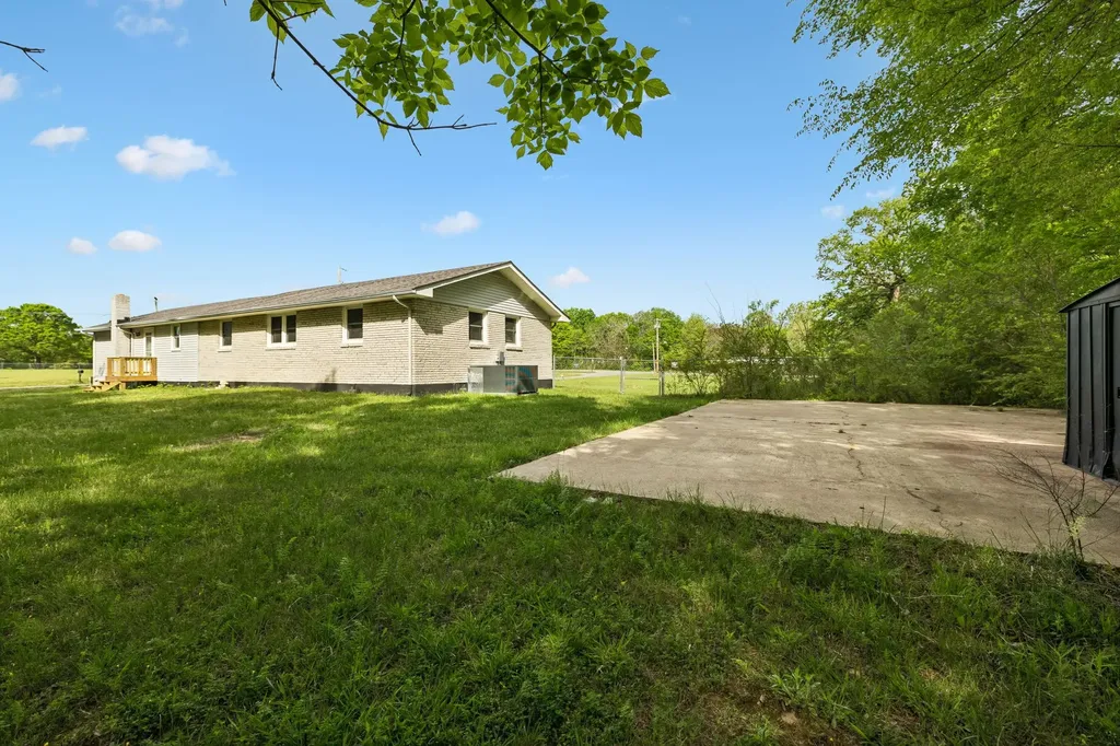 1003 Twin Creek Road Charlotte TN 37036