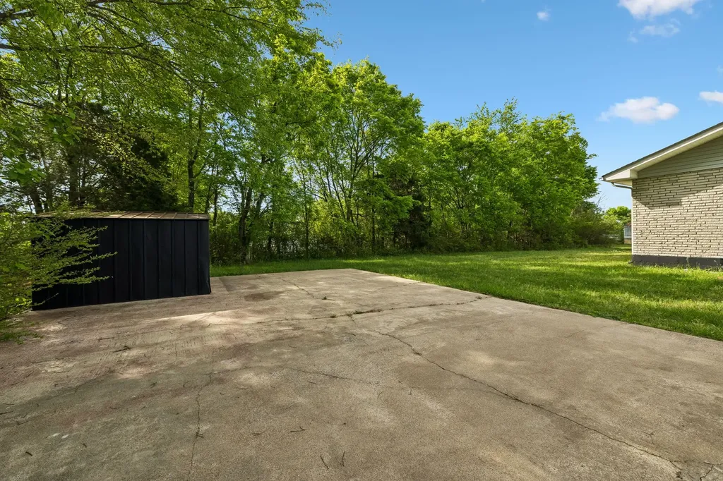 1003 Twin Creek Road Charlotte TN 37036