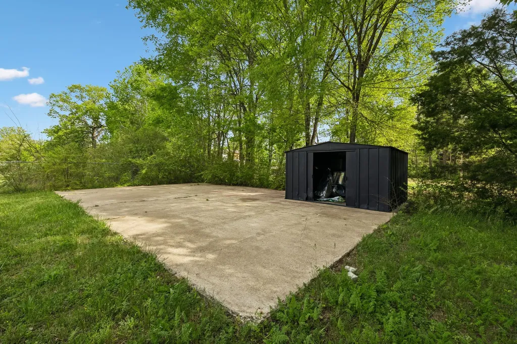 1003 Twin Creek Road Charlotte TN 37036