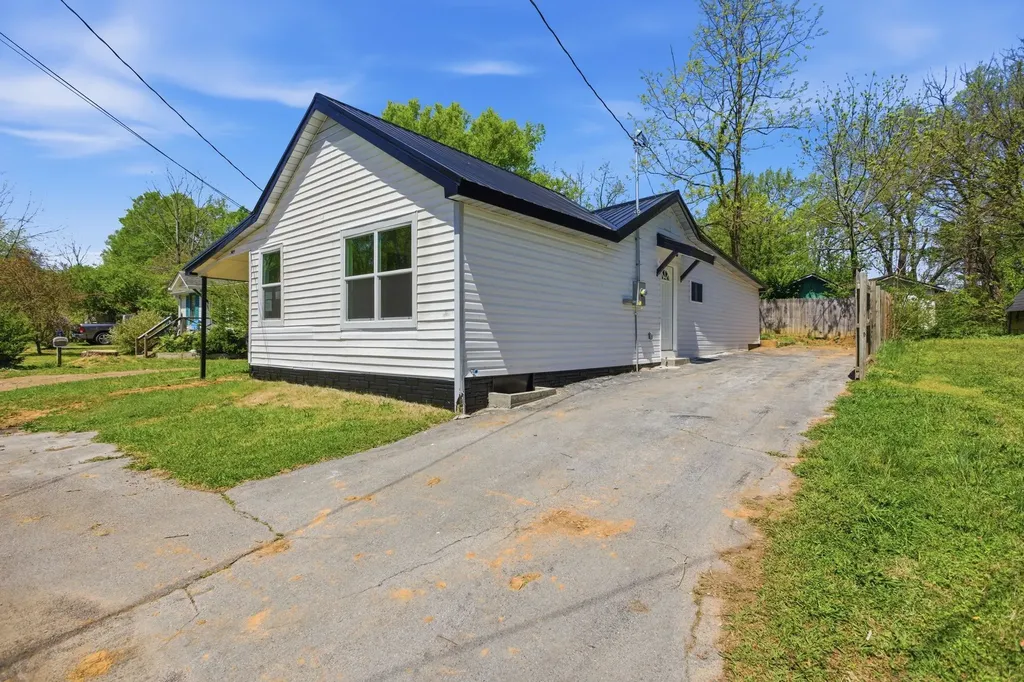 505 E 17th Street Columbia TN 38401