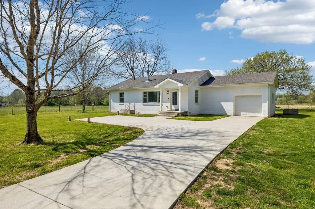 570 Piney Road, W Dickson TN 37055