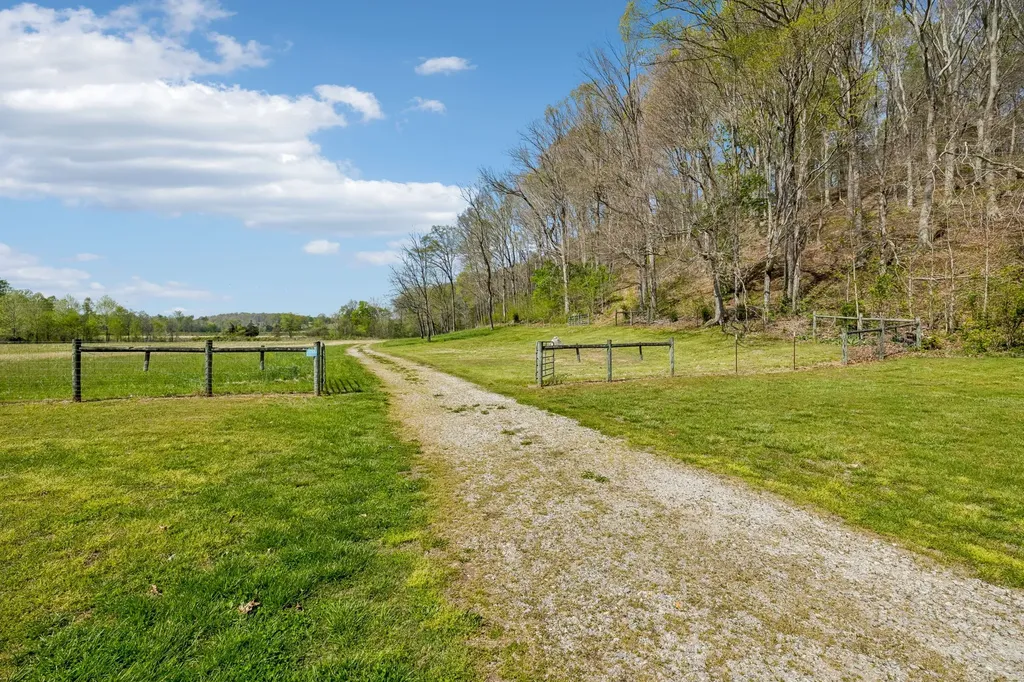 570 Piney Road, W Dickson TN 37055