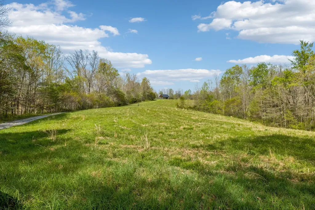 570 Piney Road, W Dickson TN 37055