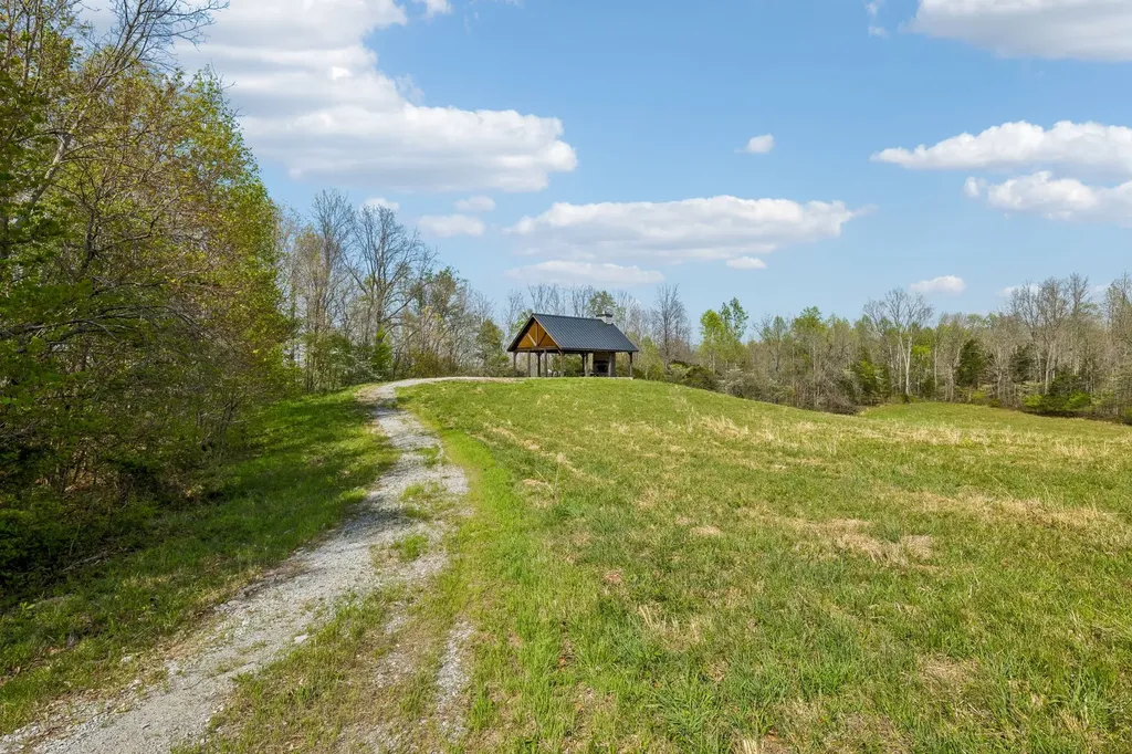 570 Piney Road, W Dickson TN 37055