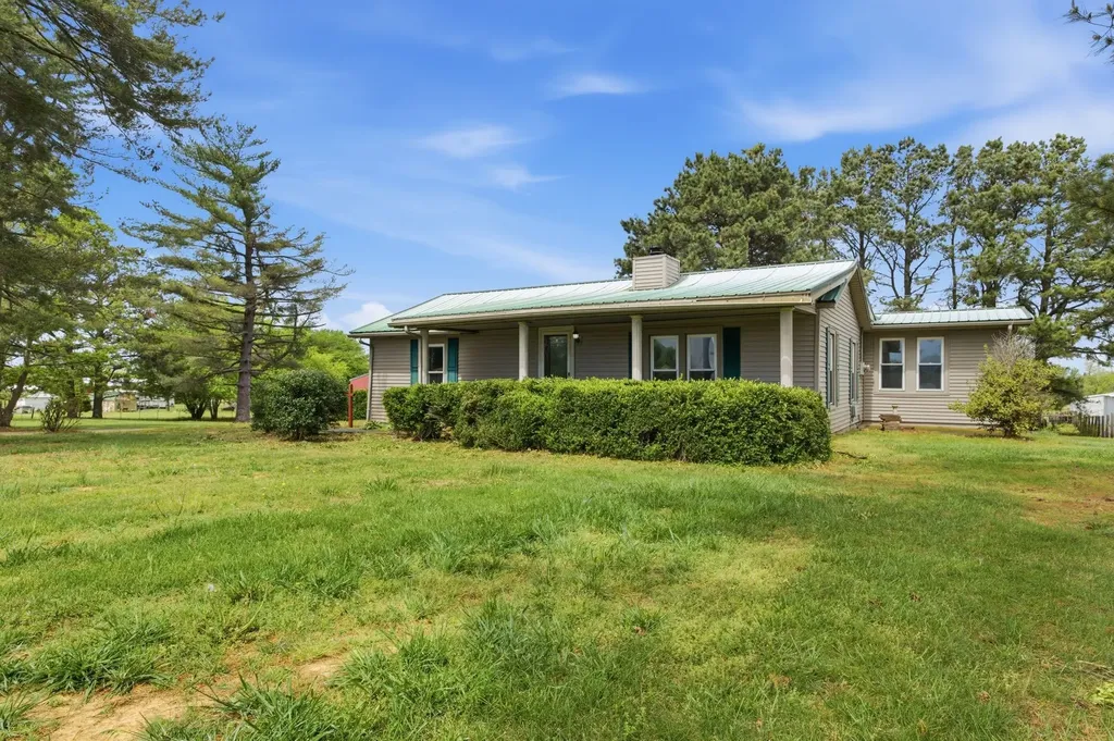 2495 Highway 52, E Portland TN 37148