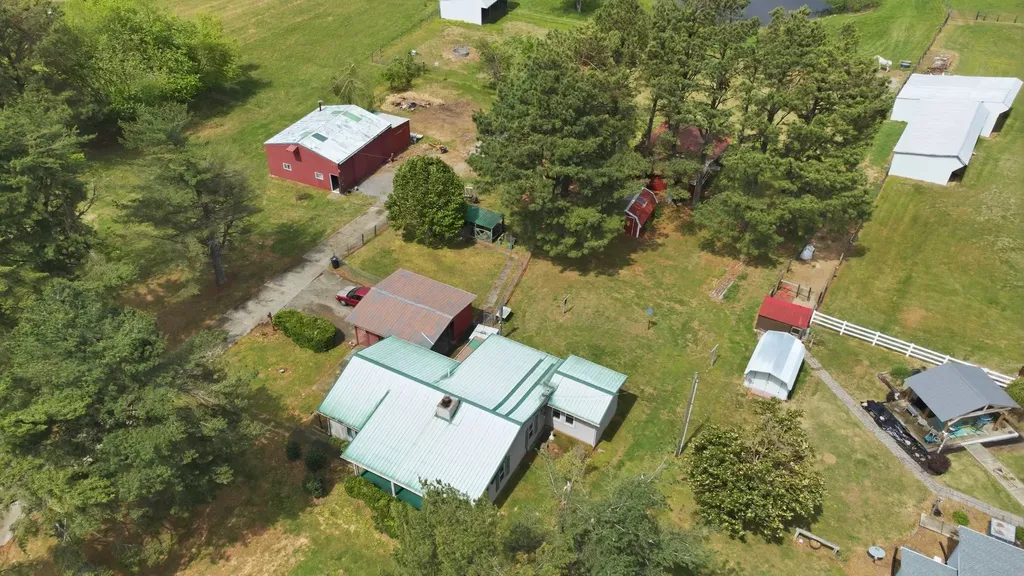 2495 Highway 52, E Portland TN 37148
