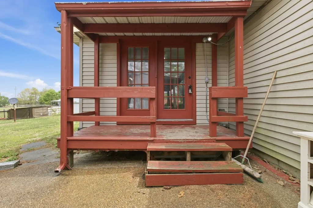2495 Highway 52, E Portland TN 37148