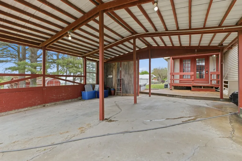 2495 Highway 52, E Portland TN 37148
