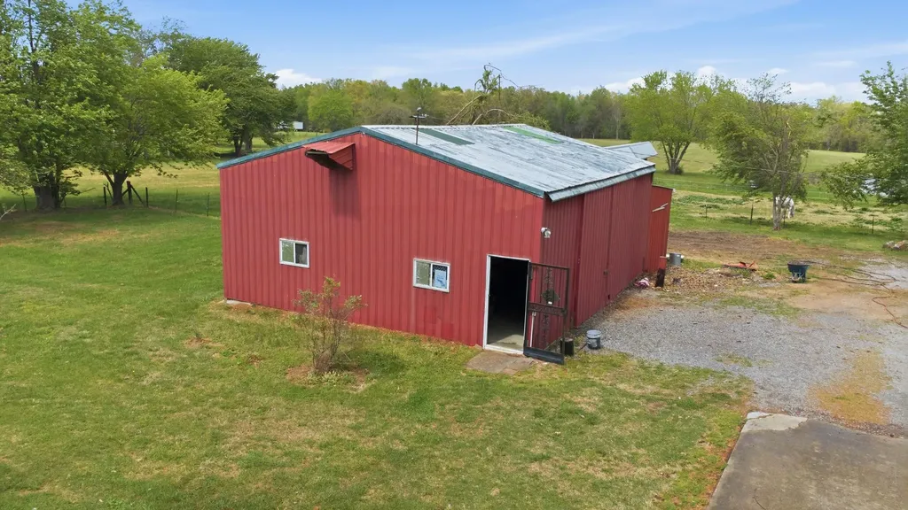 2495 Highway 52, E Portland TN 37148