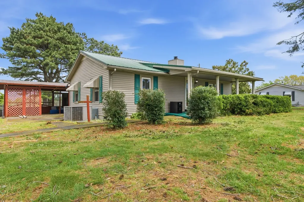 2495 Highway 52, E Portland TN 37148