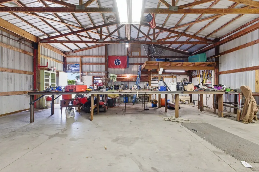 2495 Highway 52, E Portland TN 37148